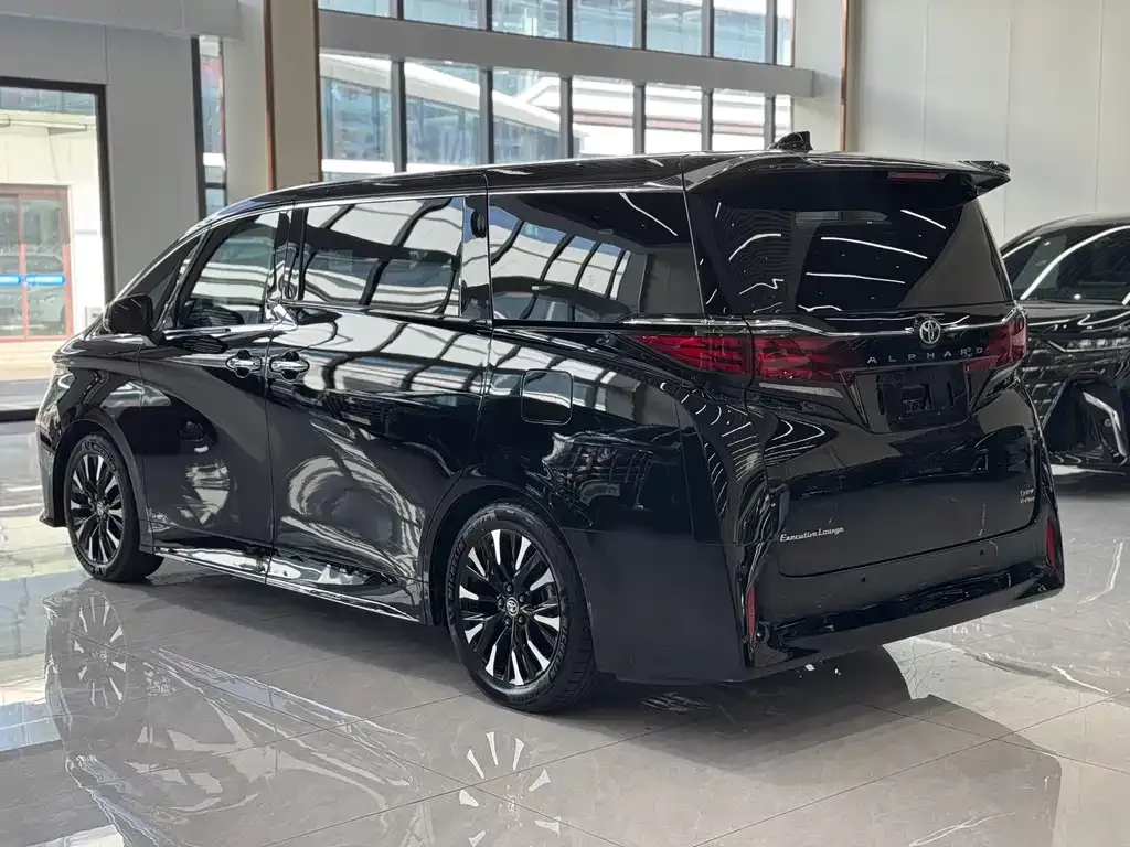 Toyota Alphard — фото 6