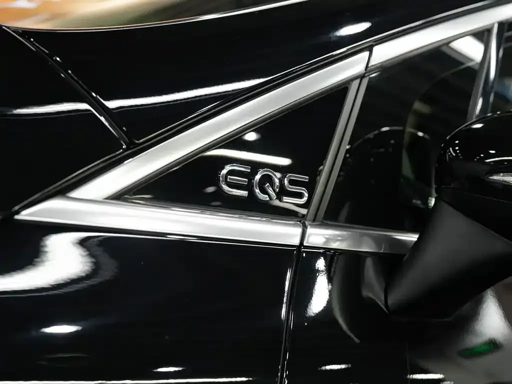 Mercedes-Benz EQS SUV — фото 3