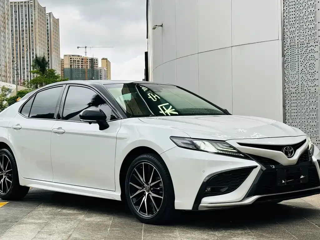 Toyota Camry — фото 7