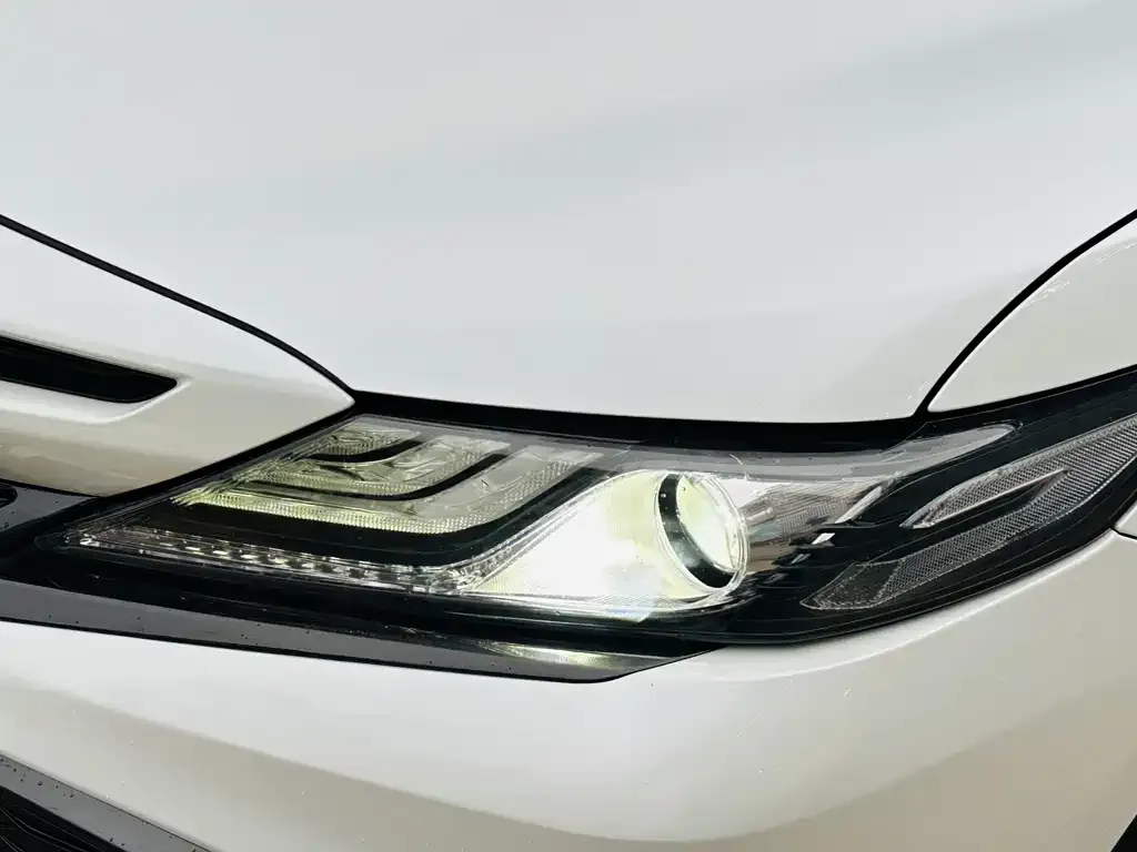 Toyota Camry — фото 5