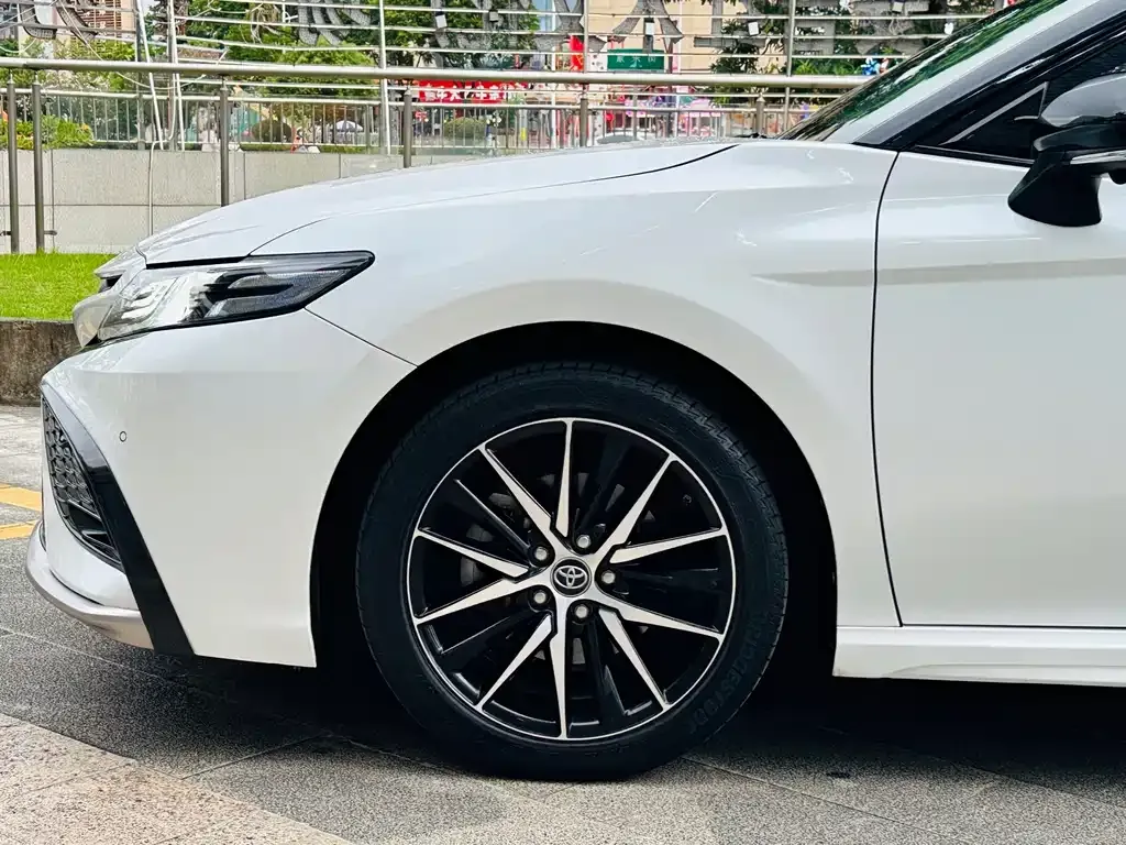 Toyota Camry — фото 8