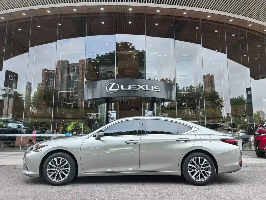 Lexus ES — фото 8