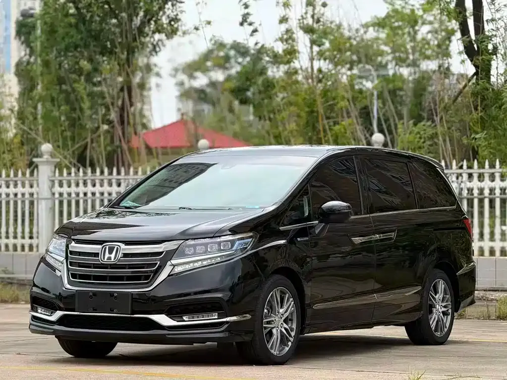 Honda Elysion — фото 1