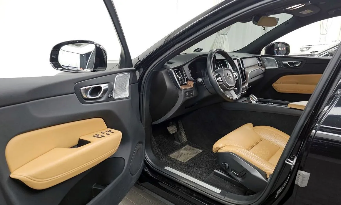 Volvo XC60 — фото 9