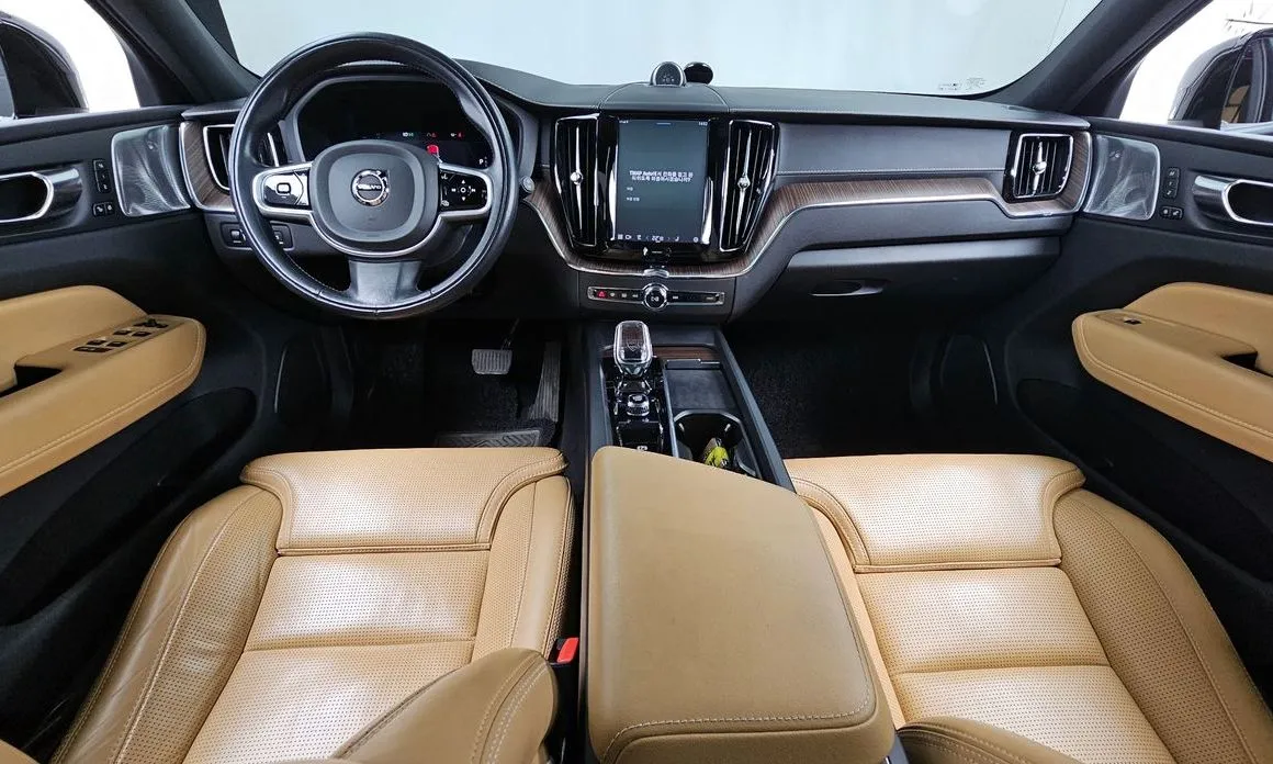 Volvo XC60 — фото 10