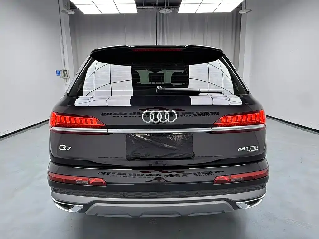 Audi Q7 — фото 7