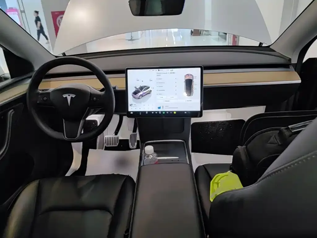 Tesla Model Y — фото 5