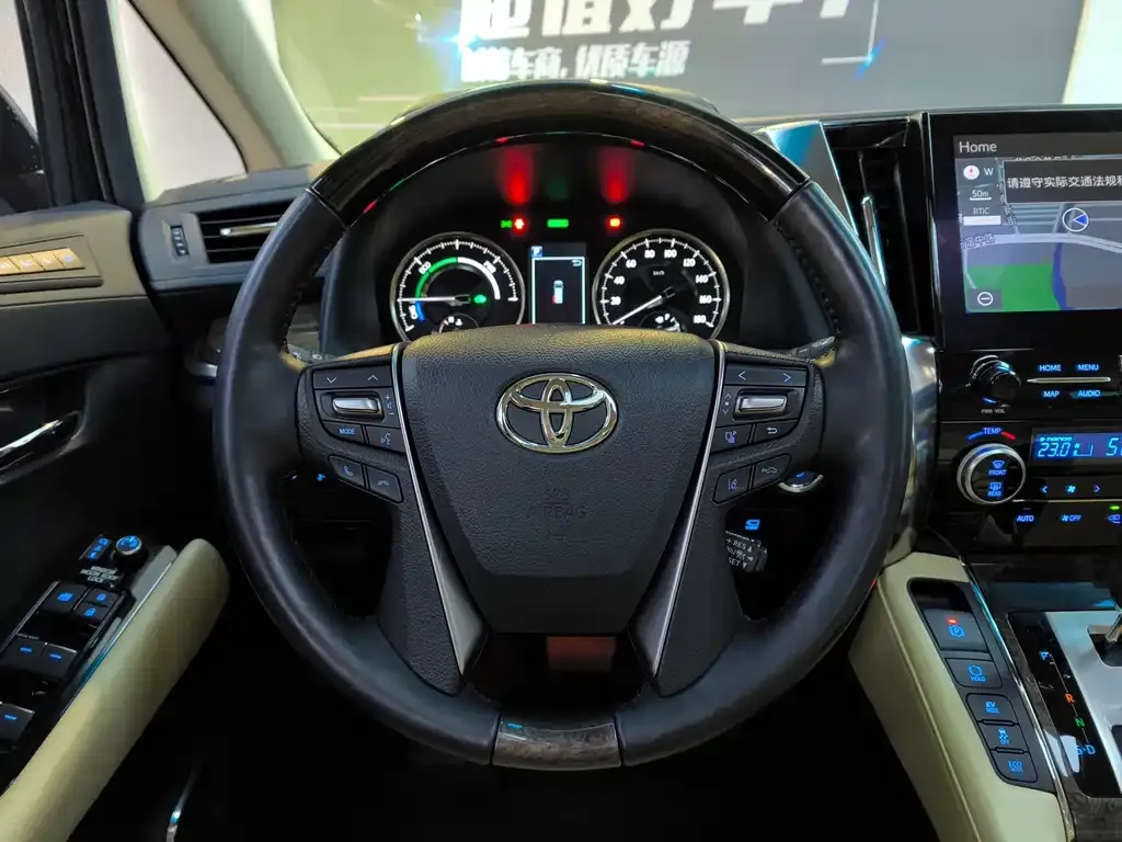 Toyota Vellfire — фото 3