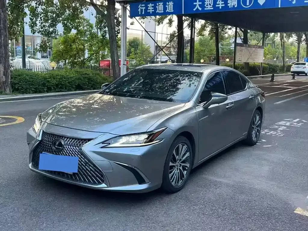 Lexus ES — фото 1