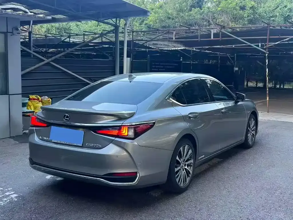 Lexus ES — фото 10