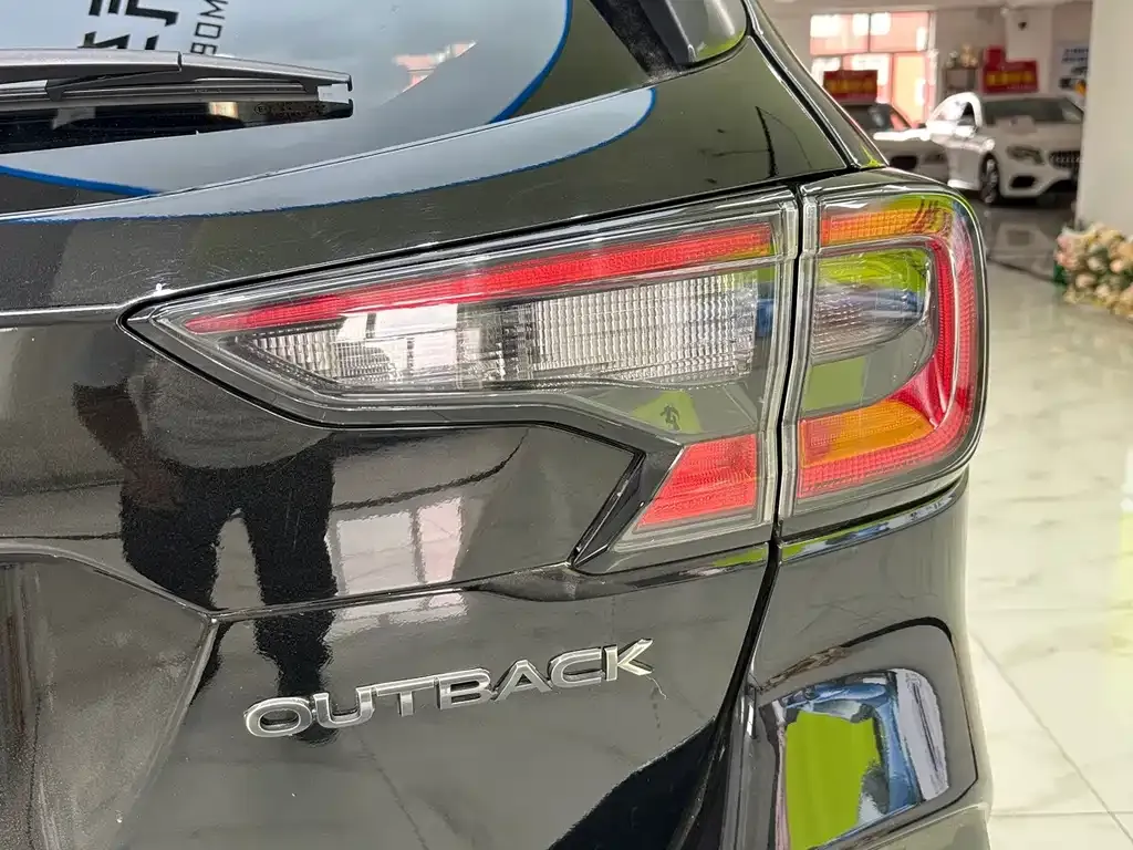 Subaru Outback — фото 9