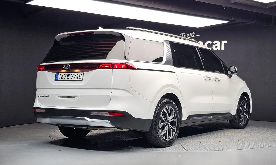 Kia Carnival — фото 6
