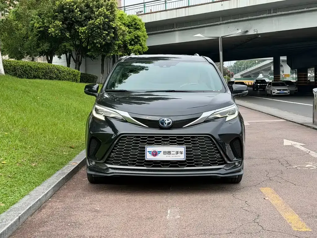 Toyota Granvia — фото 10
