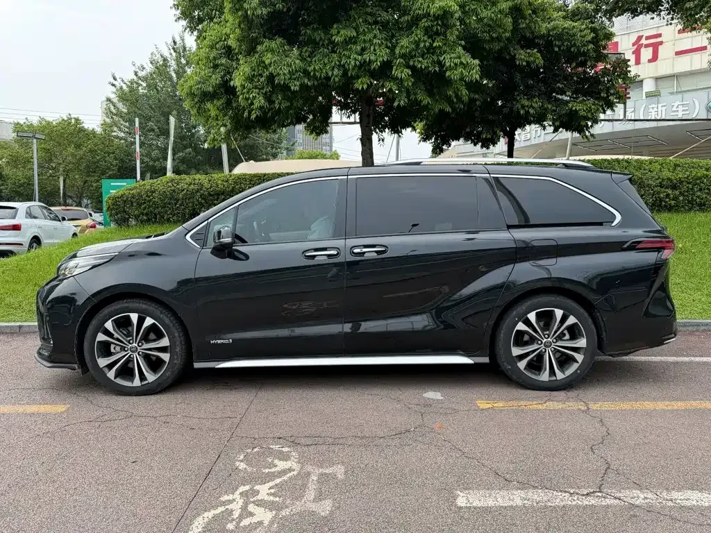 Toyota Granvia — фото 8