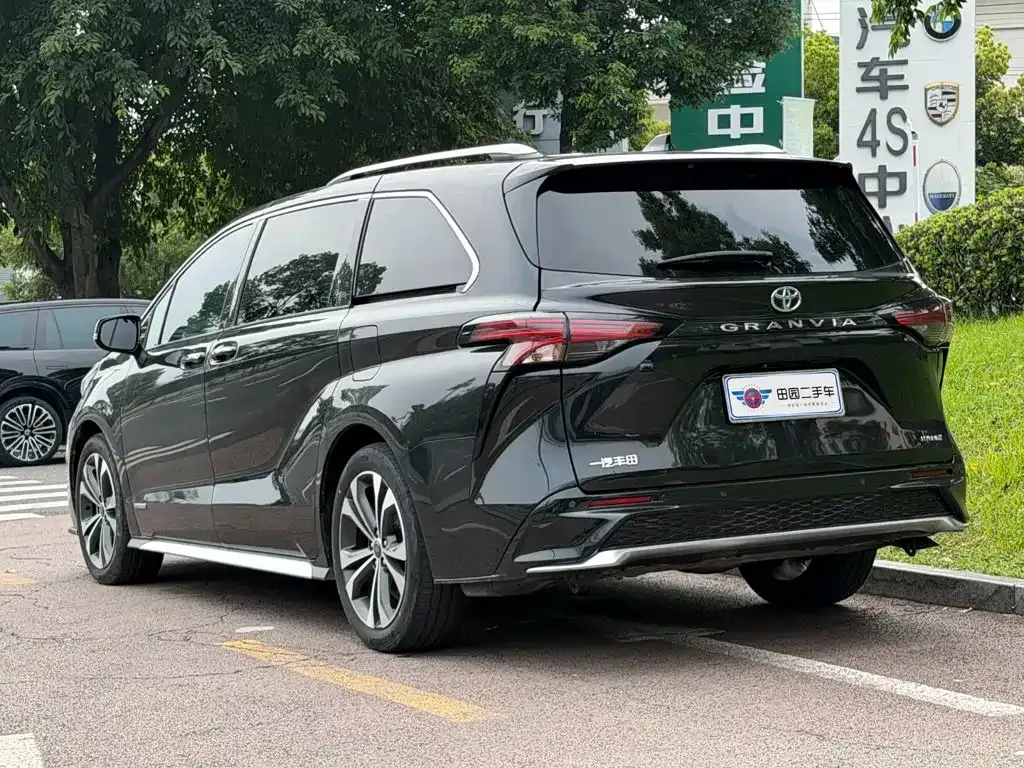 Toyota Granvia — фото 9