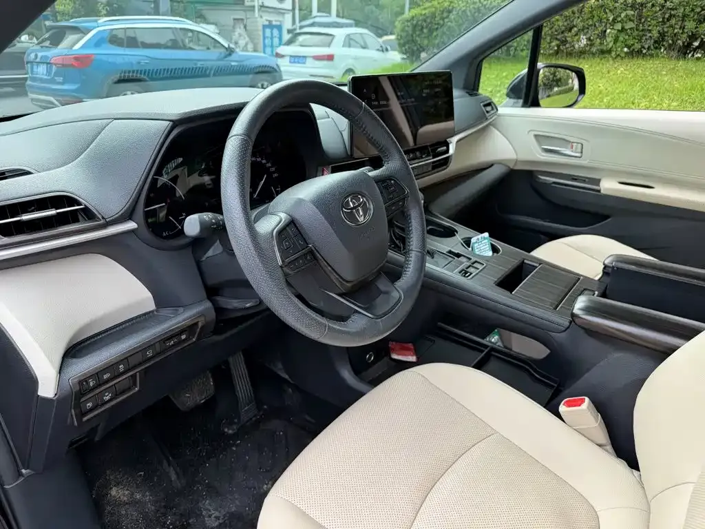 Toyota Granvia — фото 7
