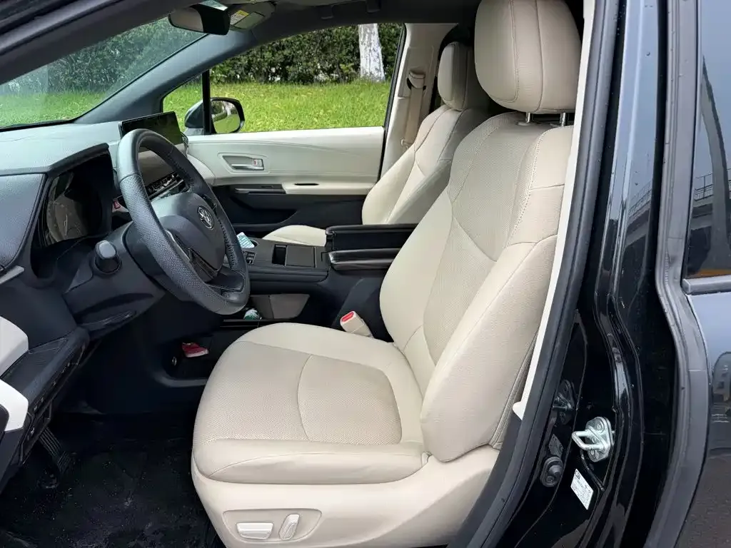 Toyota Granvia — фото 2