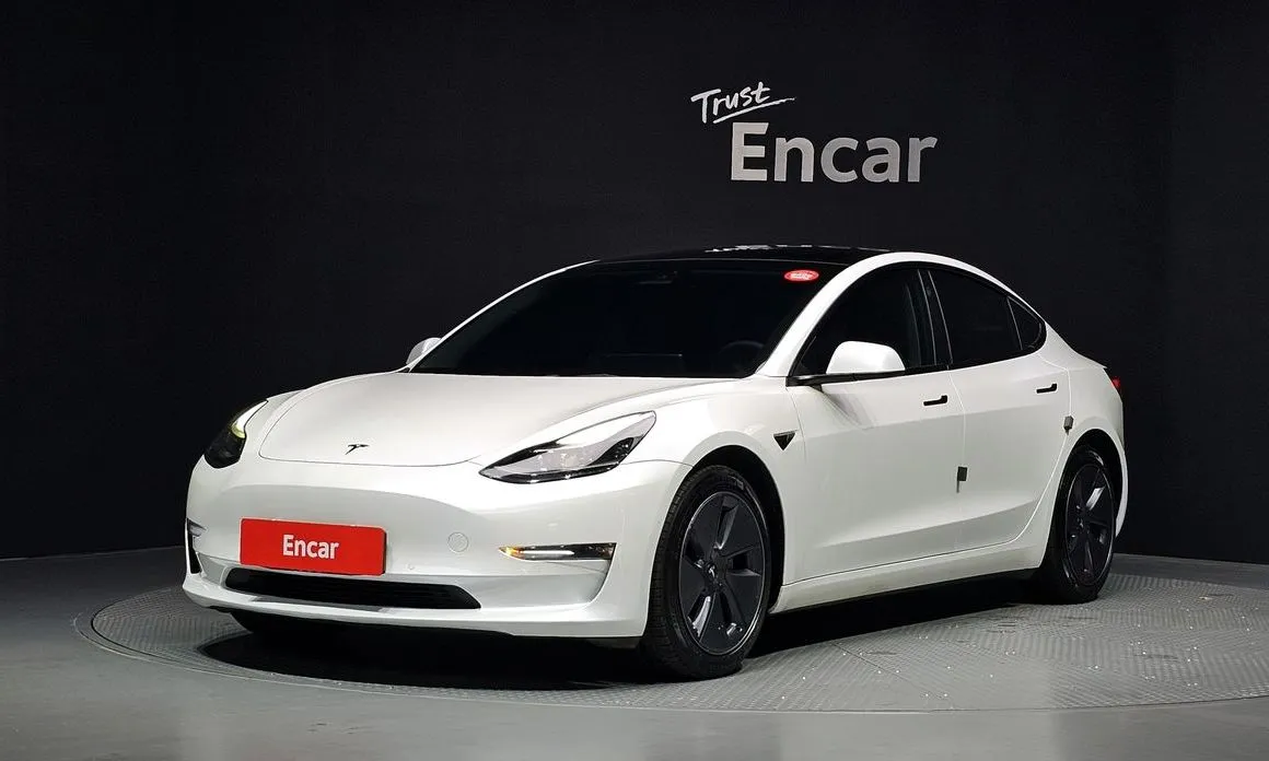 Tesla Model 3 — фото 1
