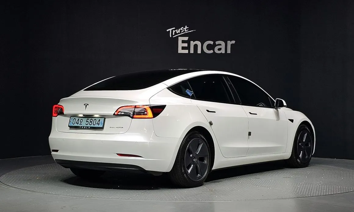 Tesla Model 3 — фото 5