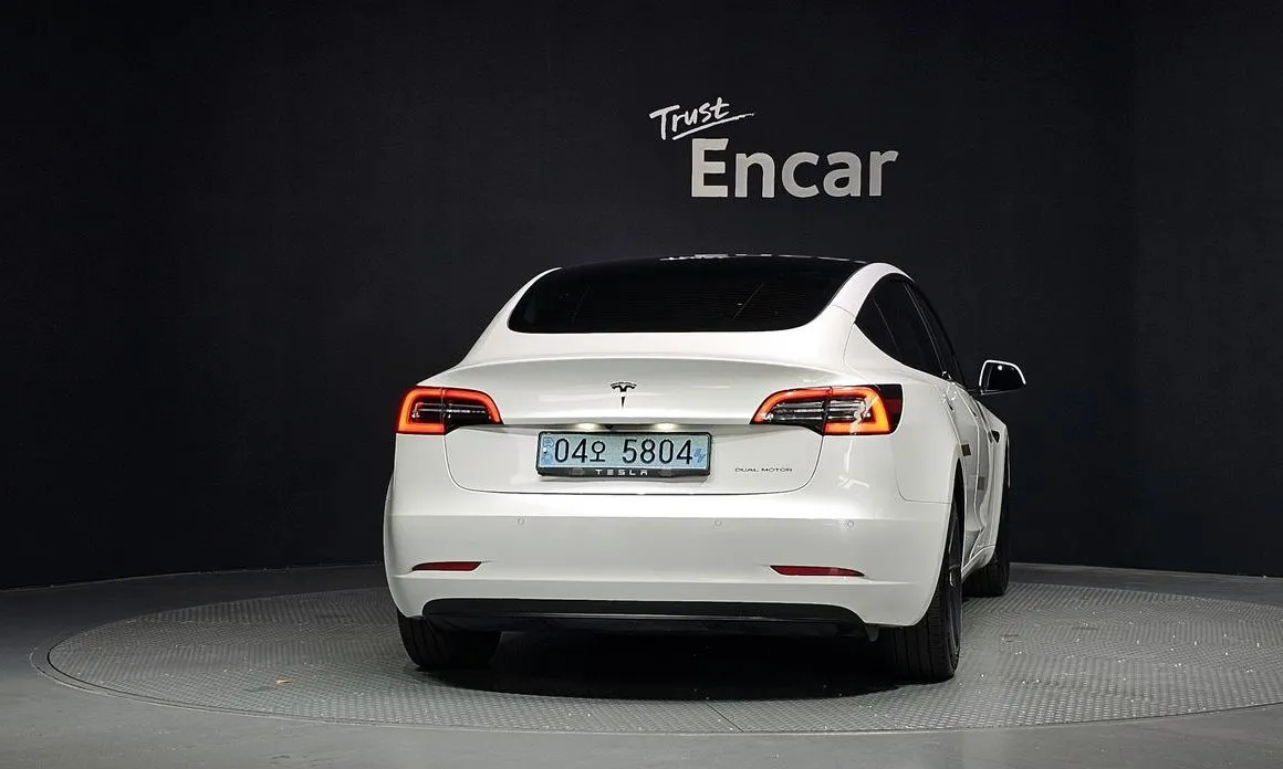 Tesla Model 3 — фото 4