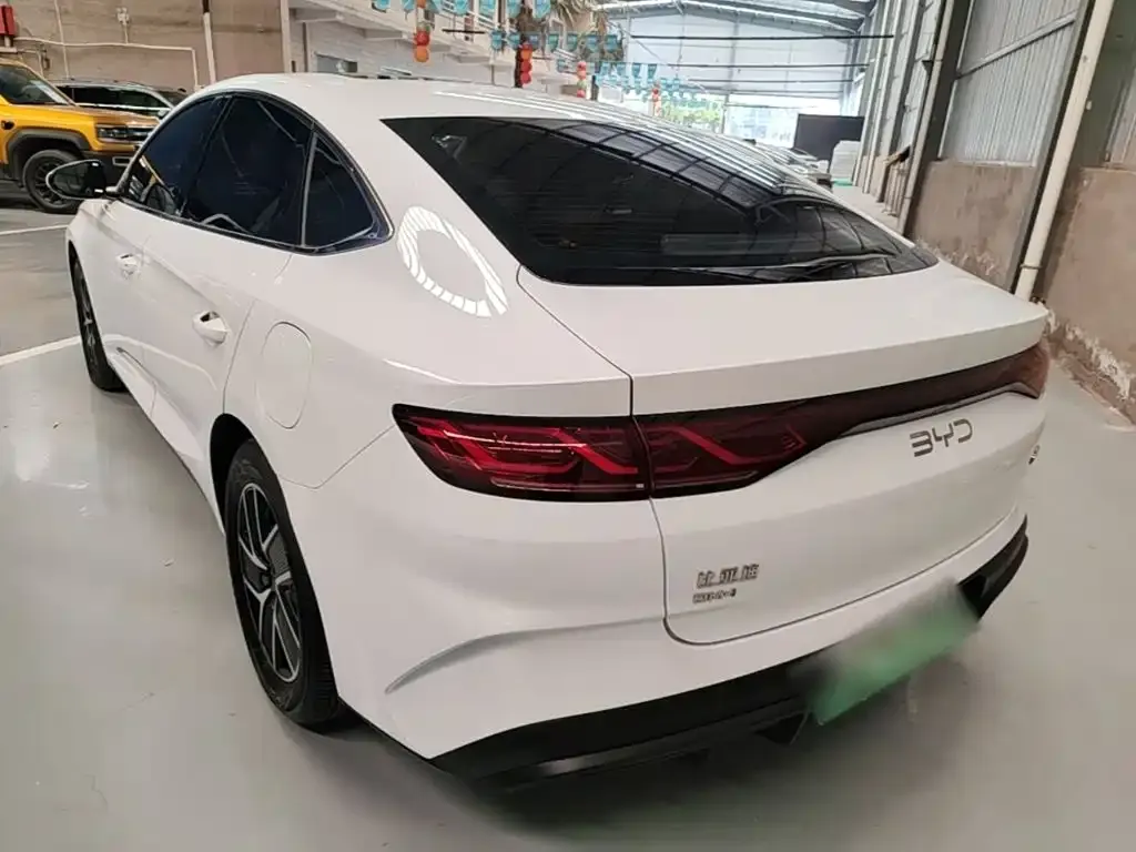 BYD Qin L — фото 8