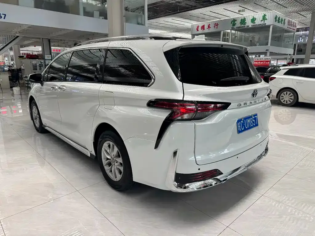 Toyota Granvia — фото 4