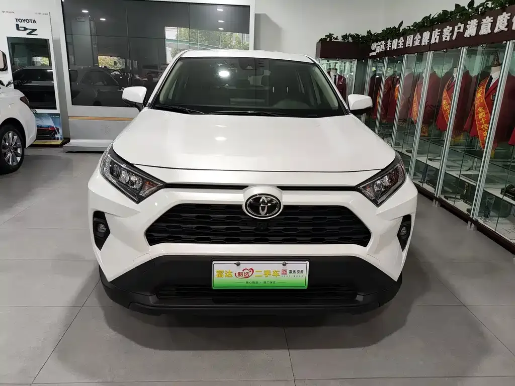Toyota RAV4 — фото 7
