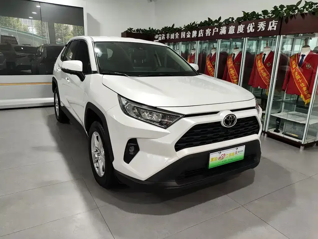 Toyota RAV4 — фото 10