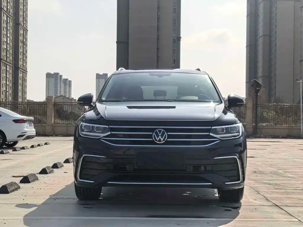 Volkswagen Tiguan L — фото 9