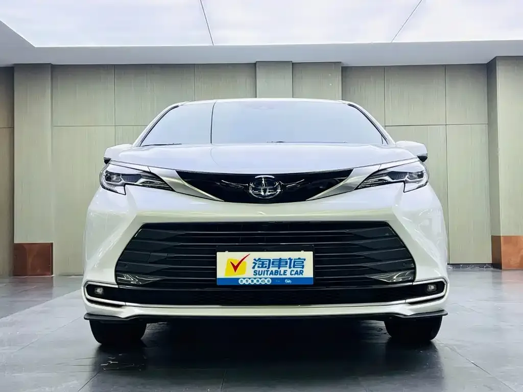 Toyota Sienna — фото 4