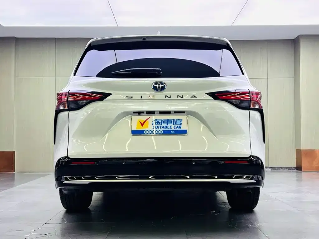 Toyota Sienna — фото 3