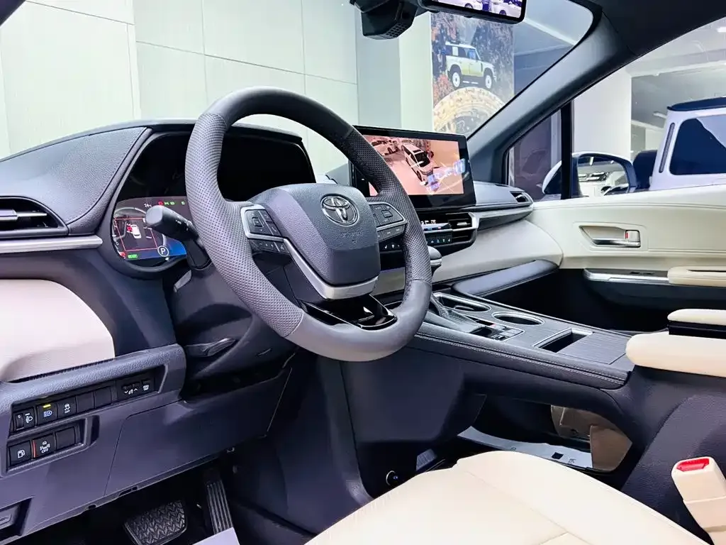 Toyota Sienna — фото 7