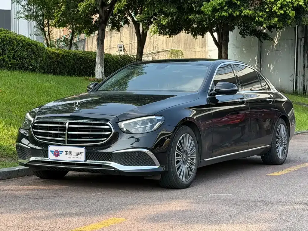 Mercedes-Benz E-Class — фото 1