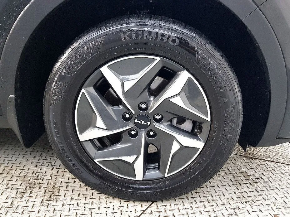 Kia Sorento — фото 7