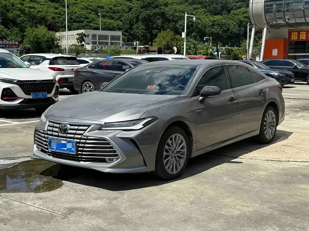 Toyota Avalon — фото 1