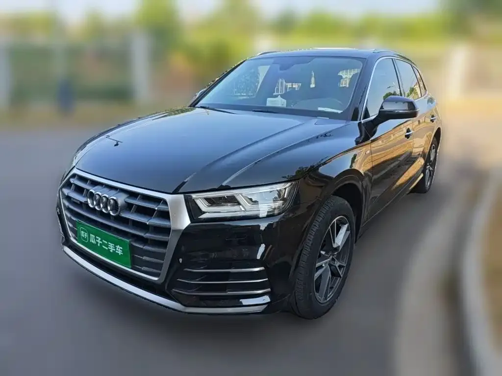 Audi Q5L — фото 1
