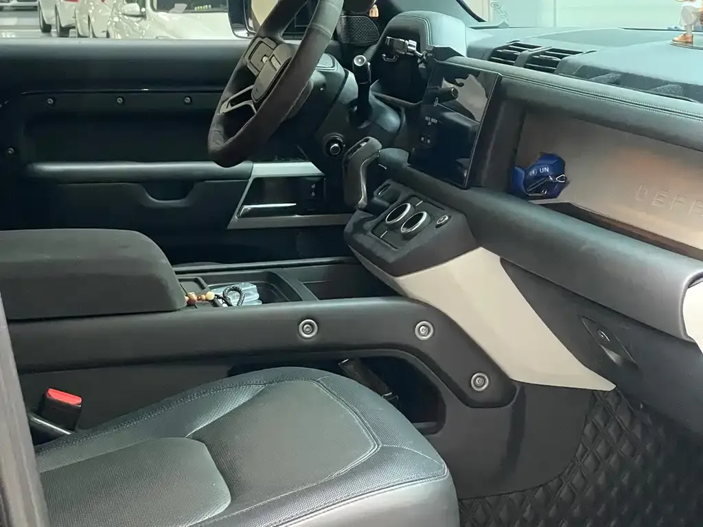 Land Rover Defender — фото 10