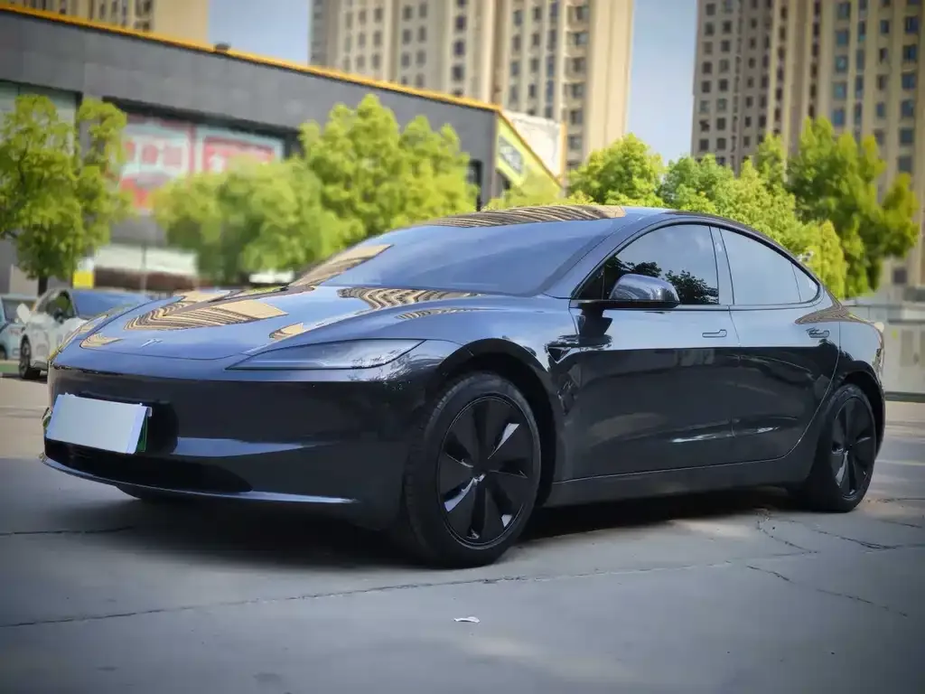 Tesla Model 3 — фото 1