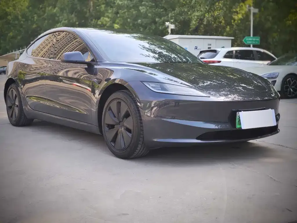 Tesla Model 3 — фото 9
