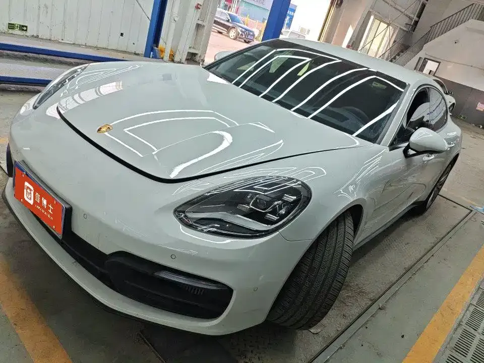 Porsche Panamera — фото 1