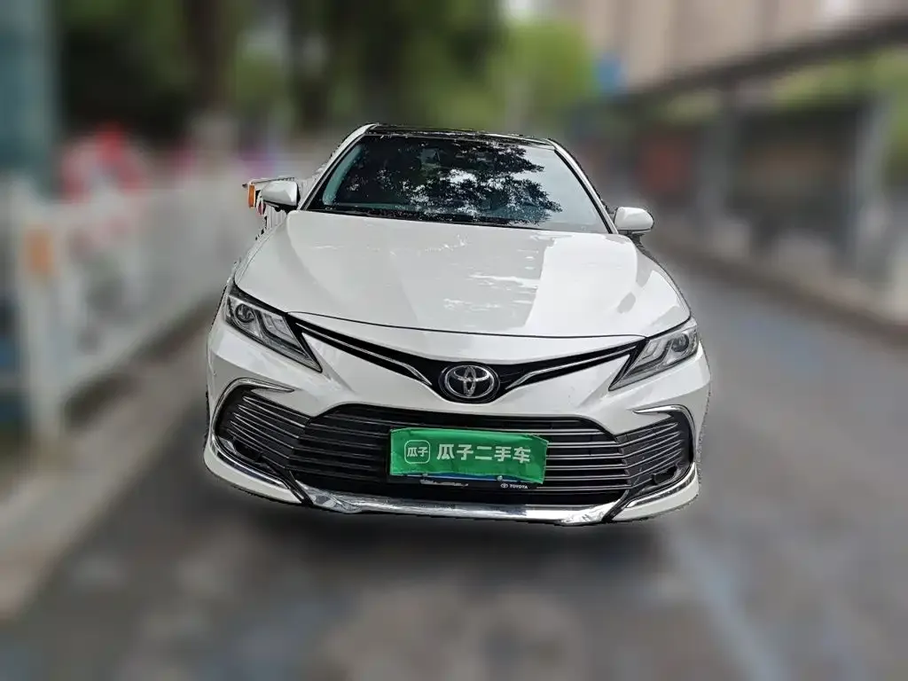 Toyota Camry — фото 2