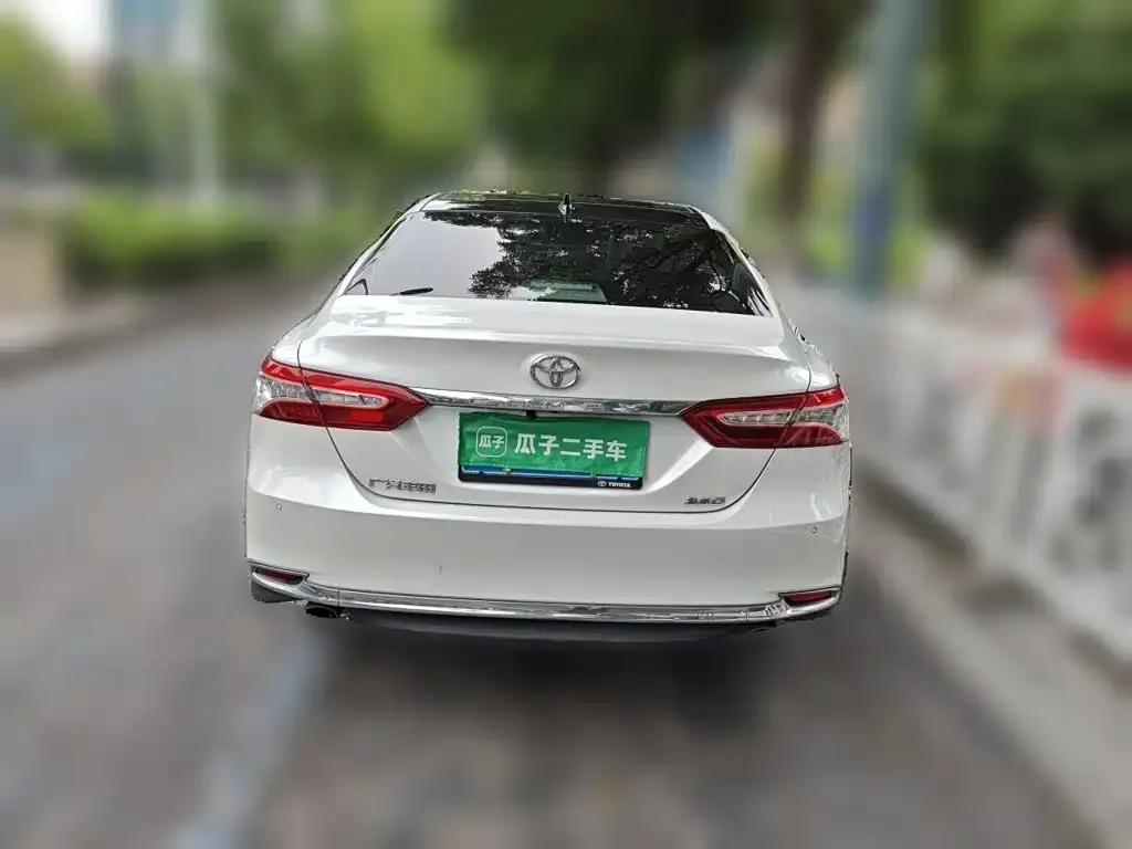 Toyota Camry — фото 3
