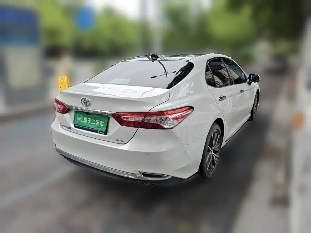 Toyota Camry — фото 5