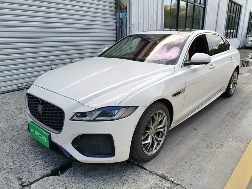 Jaguar XFL — фото 1