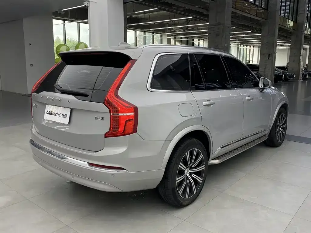 Volvo XC90 — фото 10