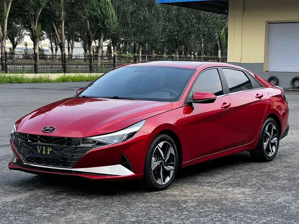 Hyundai Elantra — фото 1
