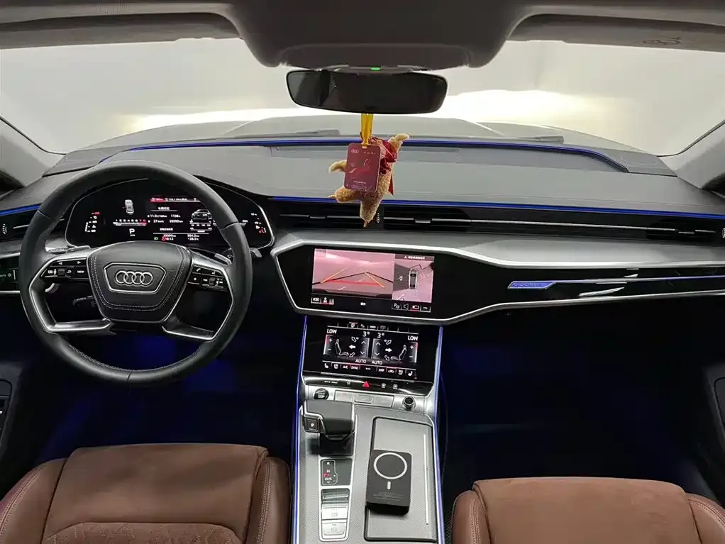 Audi A7L — фото 6