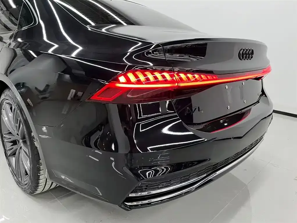 Audi A7L — фото 9
