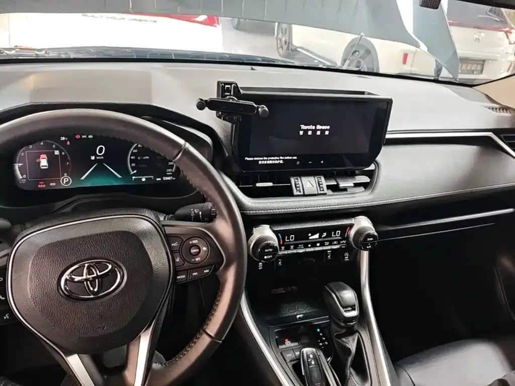Toyota RAV4 — фото 9