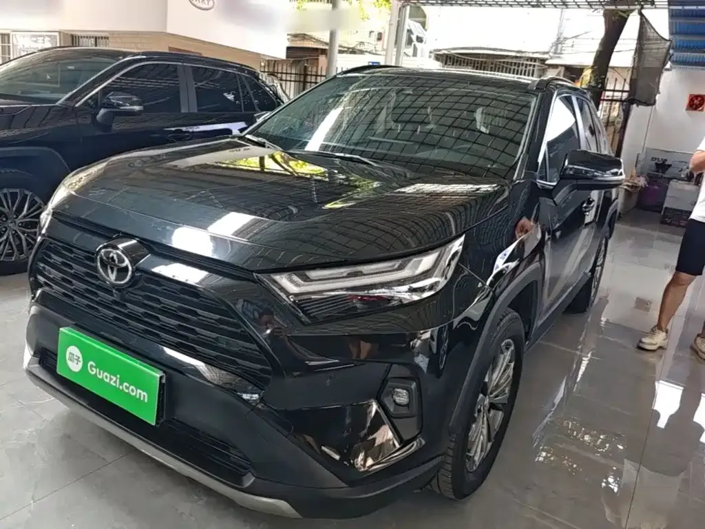 Toyota RAV4 — фото 5